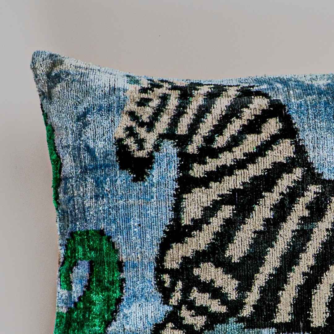 Ikat Kissen Zebra Gervy - Silk - Velvet 40 x 60 - von strohdeicher design10019